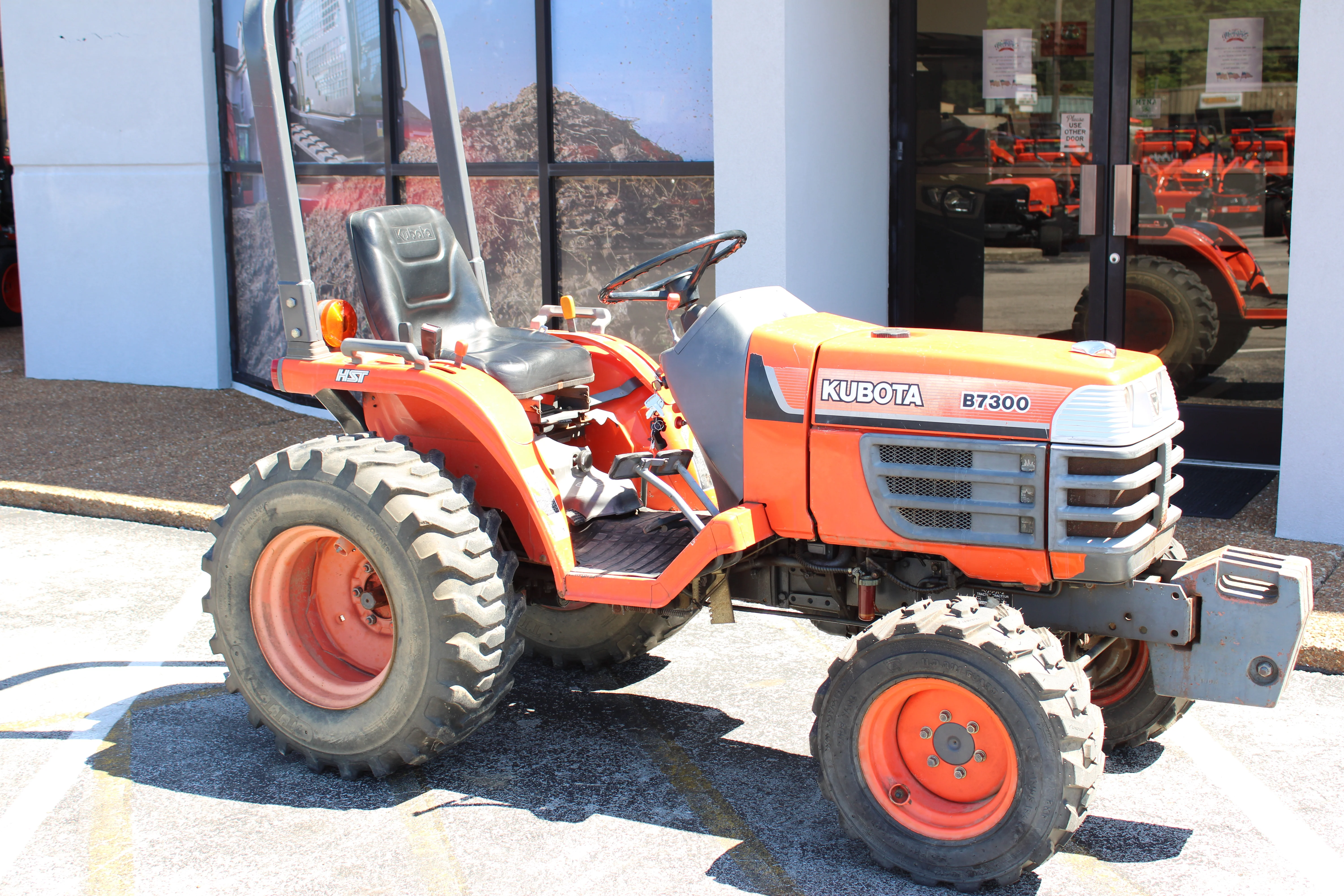 1997 Kubota B7300HSD - 10098 - Image 2