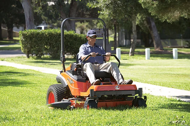 Kubota ZG327 - Image 2